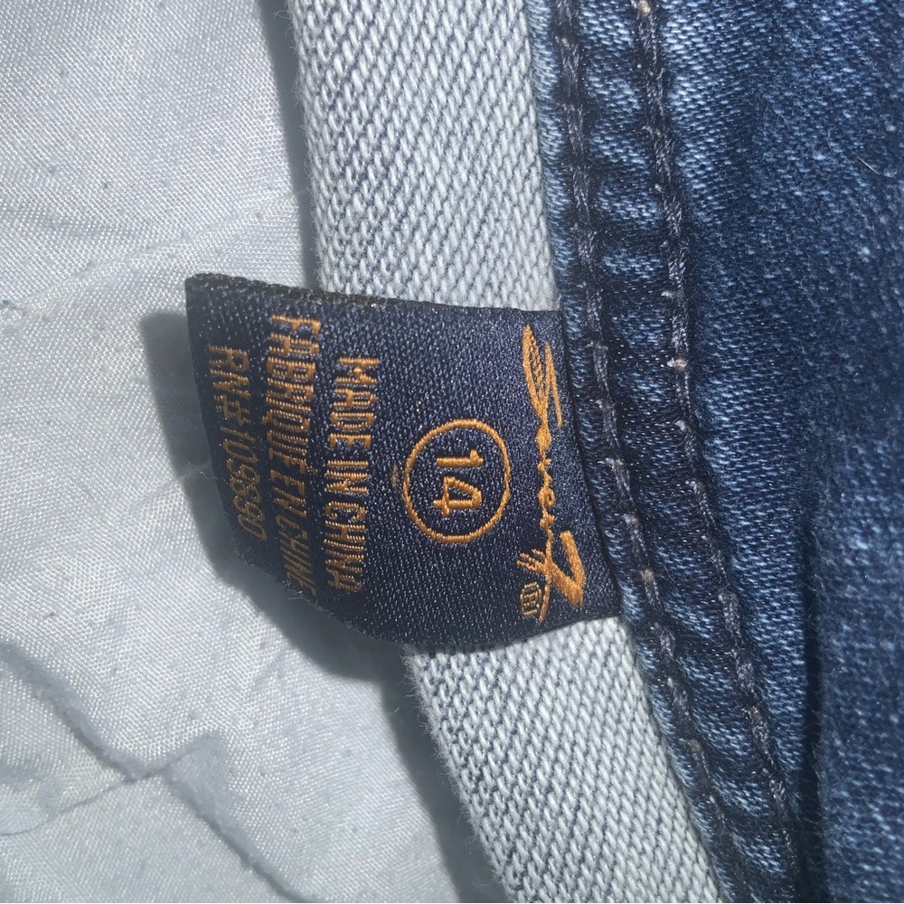 Seven7 Blue Faded Denim Mid Rise Straight Hem Shorts Size 14 - Picture 9 of 10